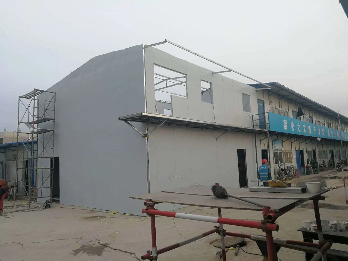 安装屋顶彩钢板遮阳棚,搭建彩钢板车棚,制作彩钢围挡板 安装屋顶彩钢板遮阳棚,搭建彩钢板车棚,制作彩钢围挡板