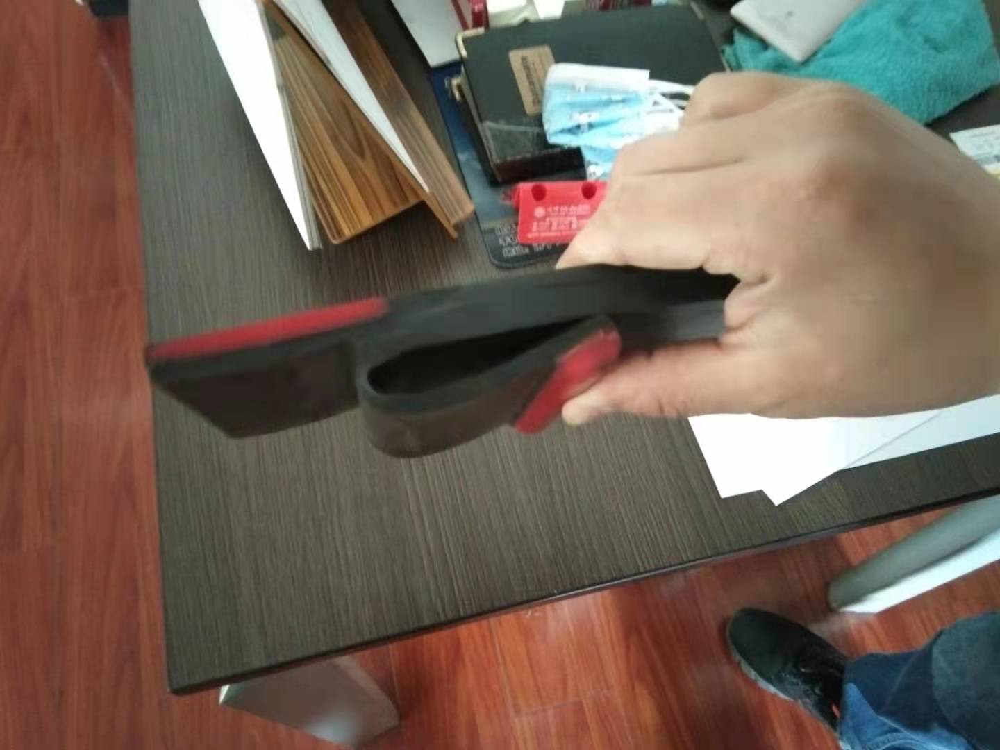 输送机角铝夹持器配套裙边挡板， 人字形防溢裙板， 导料槽挡煤皮