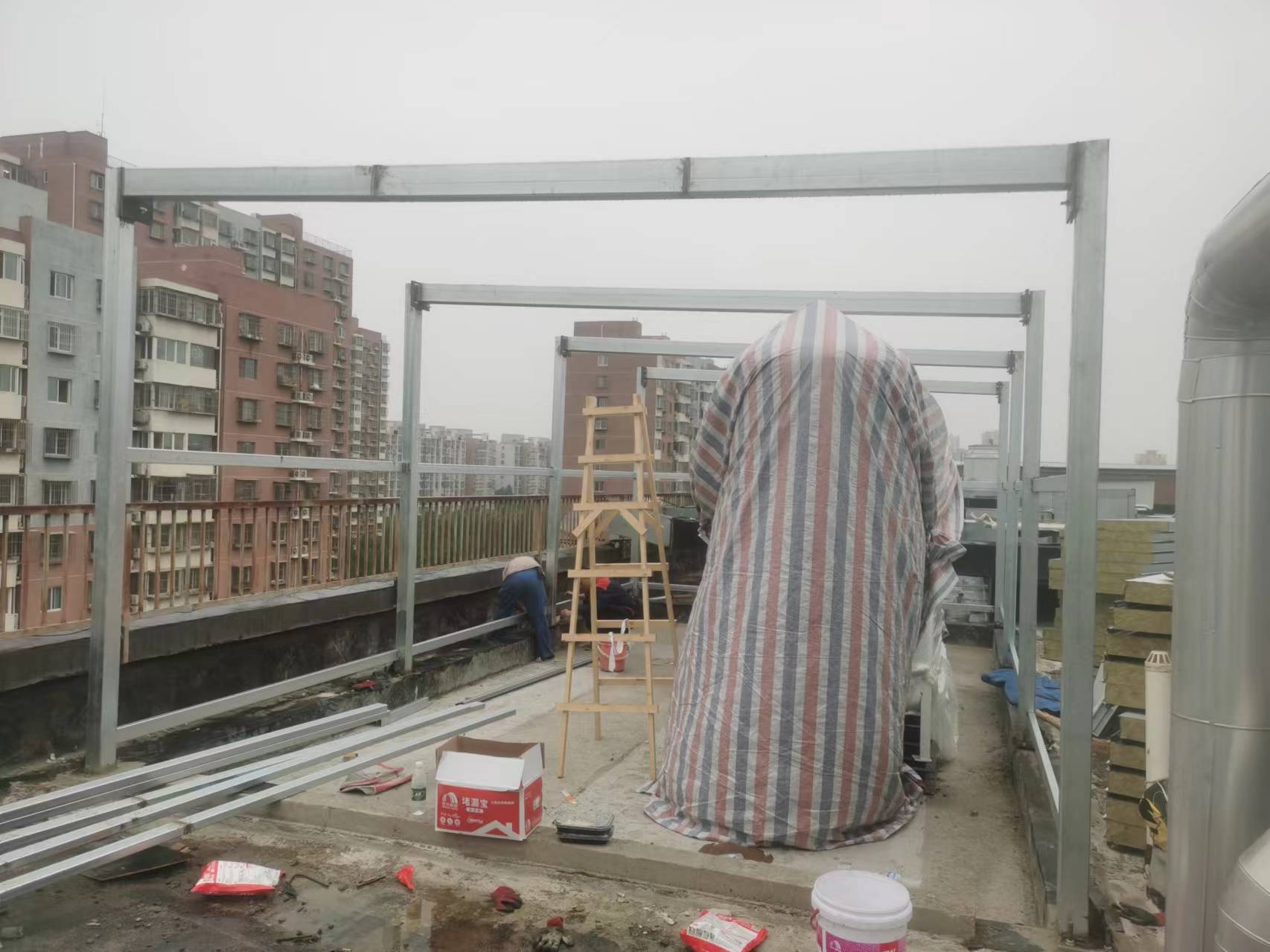 楼顶扩建钢结构二层，楼顶搭建二层