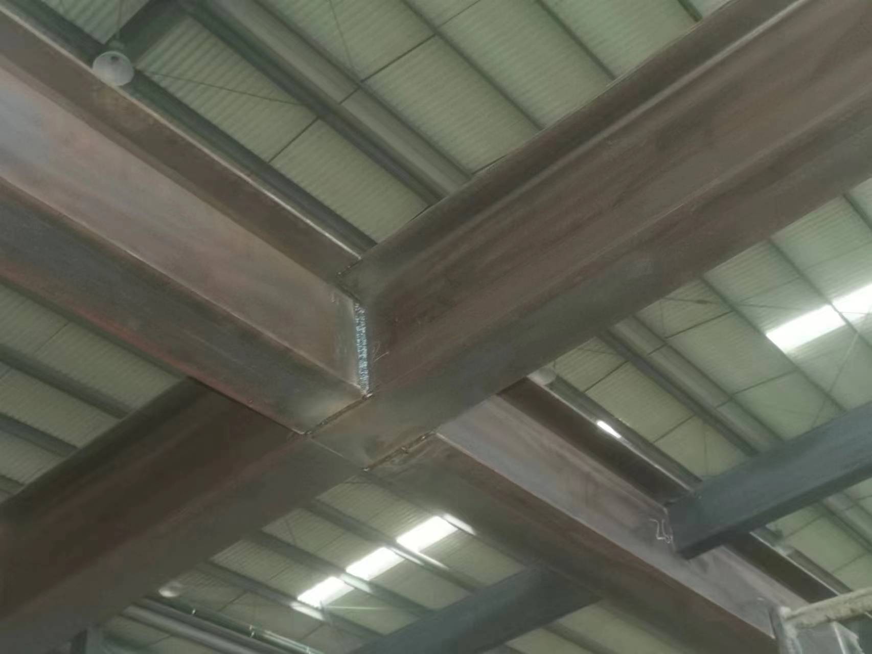 厂房扩建钢结构隔层，搭建室内钢结构二层