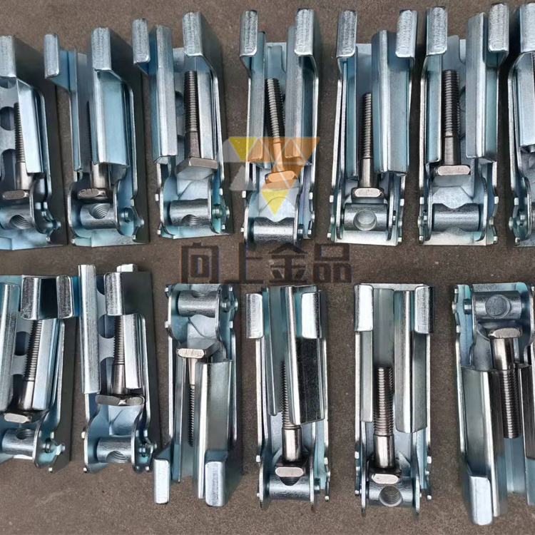 安装快捷、方便，结实耐用防溢裙板夹持器，导料槽防溢裙板夹持器。温馨提示:夹持器、角铝属于非...