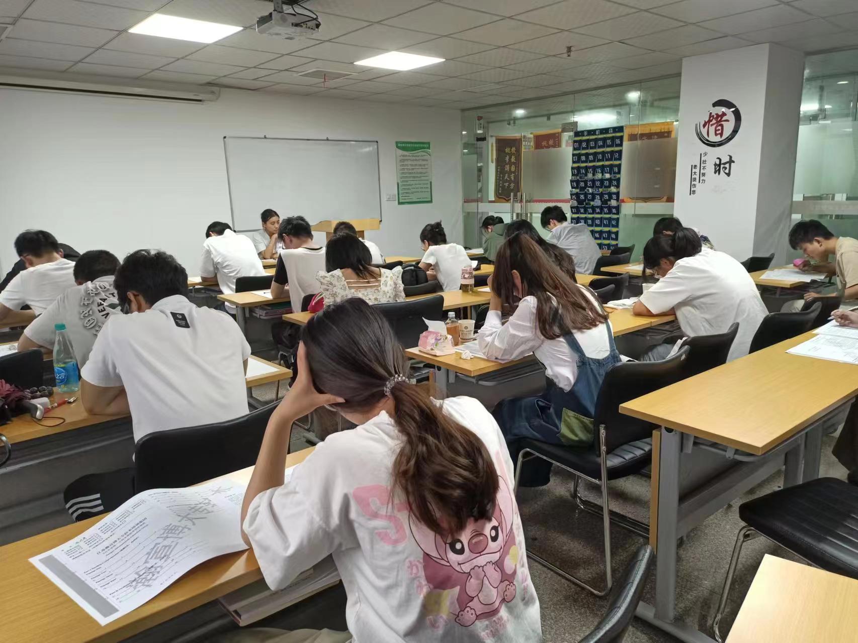 无锡五年制专转本秋季培训班：零基础授课强化各科基础