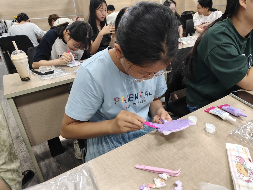 专注创造,“镜”彩成长!苏州青少年奶油胶DIY体验课招募中 专注创造,“镜”彩成长!苏州青少年奶油胶DIY体验课招募中