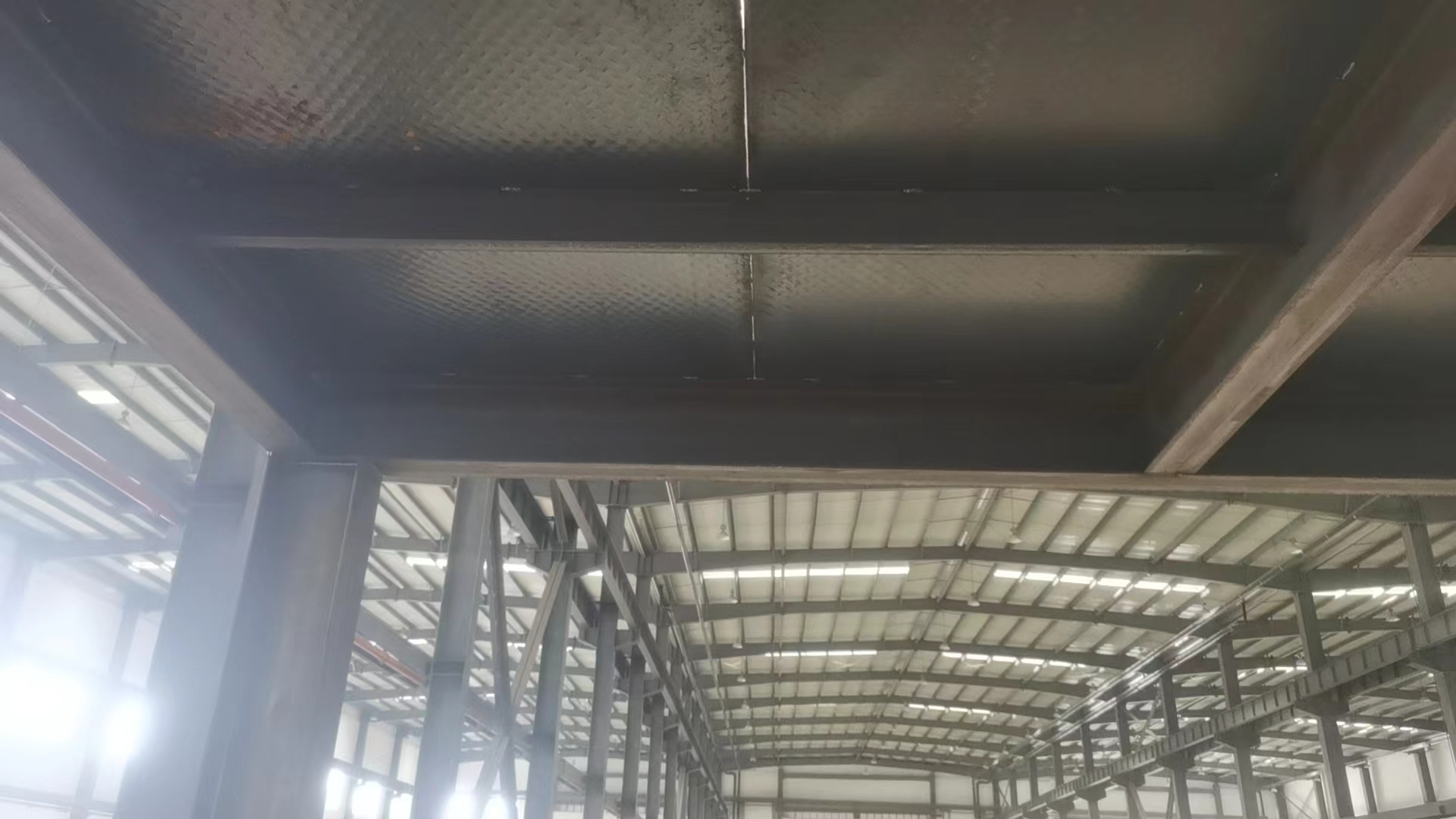 北京楼顶扩建钢结构二层,外挂钢结构楼梯搭建 北京楼顶扩建钢结构二层,外挂钢结构楼梯搭建