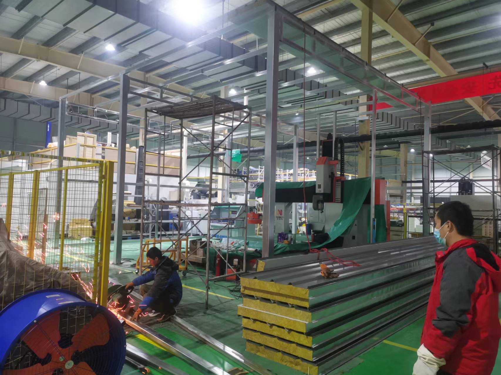 安装彩钢围挡板，搭建彩钢房，更换彩钢板