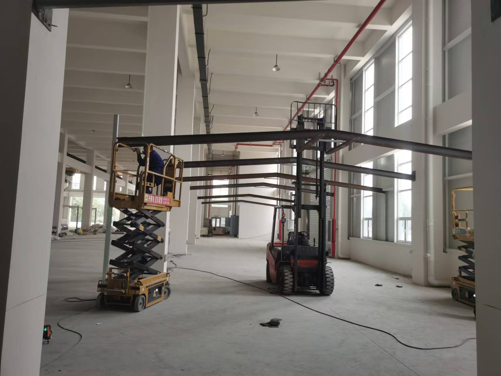 厂房改造扩建钢结构隔层，室内外钢结构阁楼二层搭建