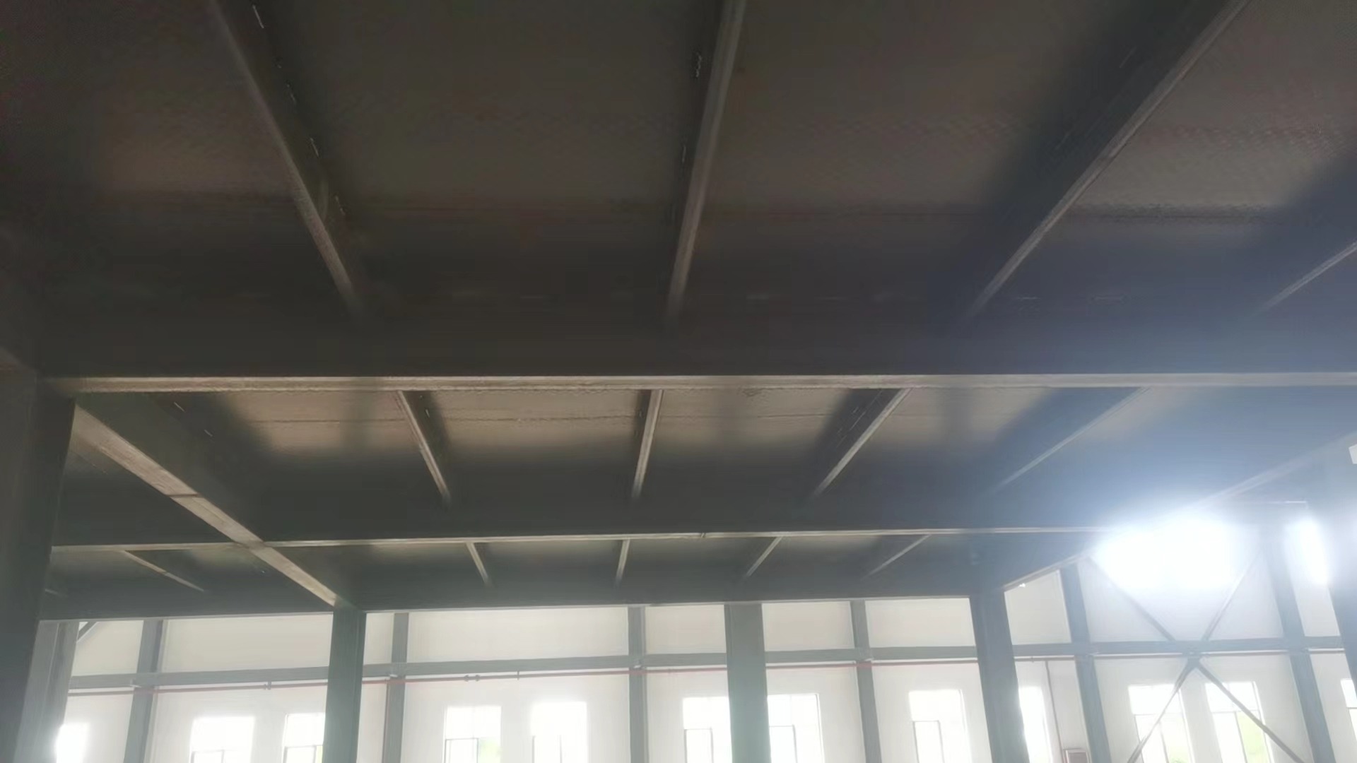 厂房钢结构隔层搭建，外挂钢结构楼梯制作