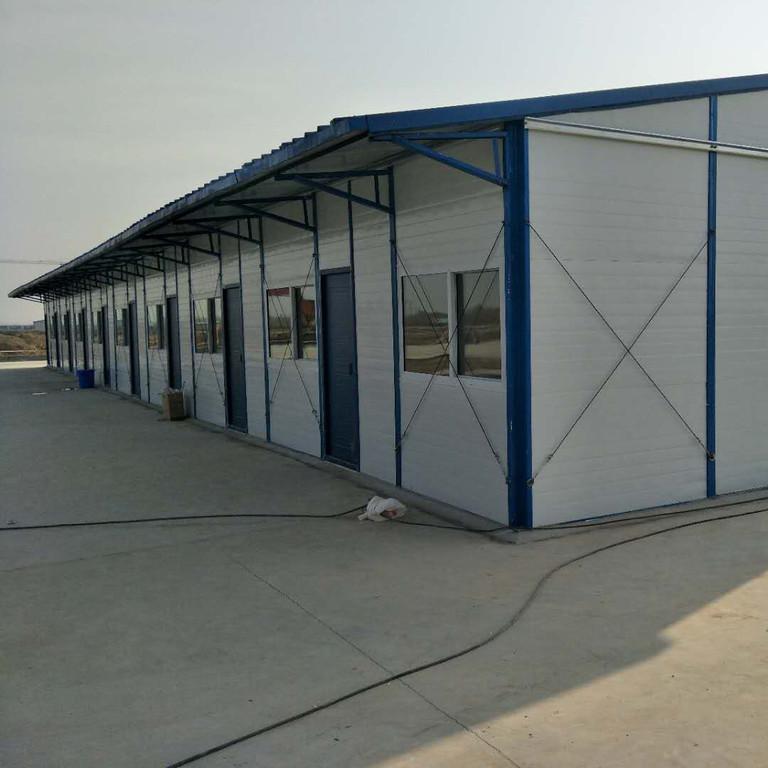 搭建彩钢洁净板房，安装市政围挡板，更换彩钢板