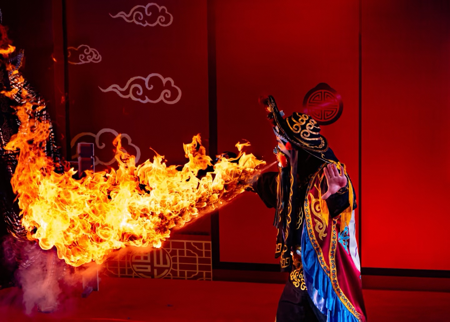 西安承接舞龙舞狮、舞台搭建、舞蹈乐队、开业剪彩、主持人、年会布置、二人转、乐坊、商场暖场活动