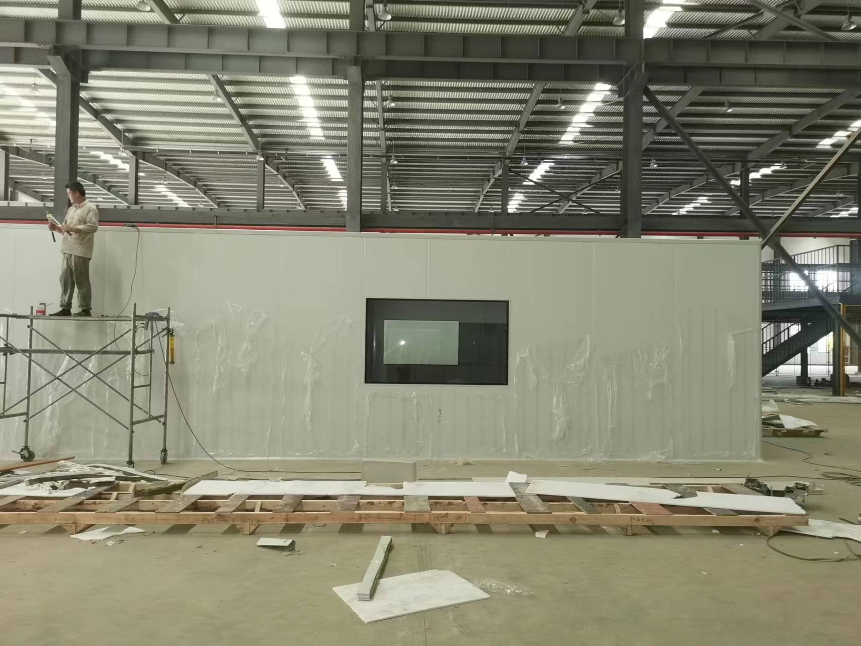 北京搭建彩钢洁净间，安装彩钢围挡板