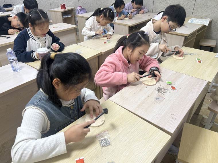 钉住专注力,绕出童年彩|苏州三六六青少年实践体验课,等你来创 钉住专注力,绕出童年彩|苏州三六六青少年实践体验课,等你来创